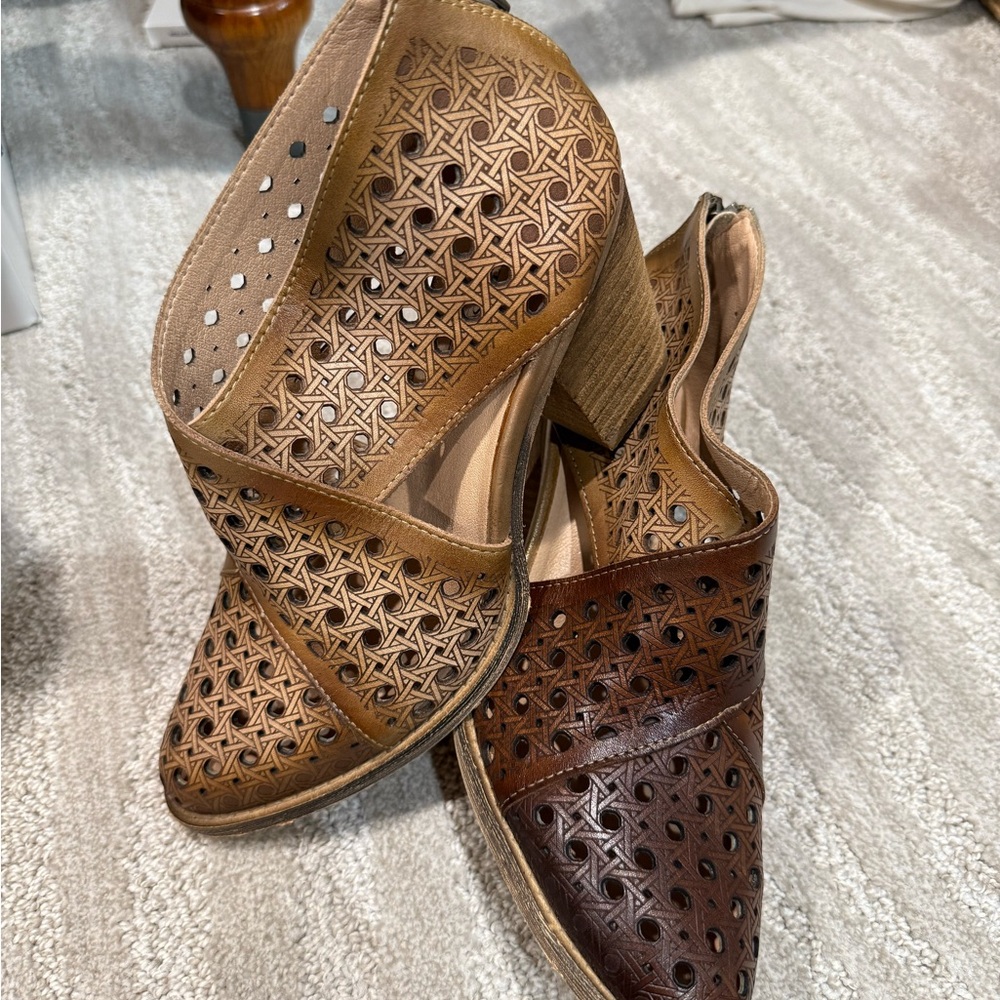 L'ATISTE Brown Cutout Heels